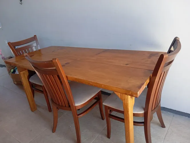 Vendo essa linda mesa de madeira 