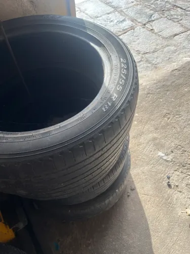 Pneus Pirelli Aro 18 225/55 R18 (Carro)