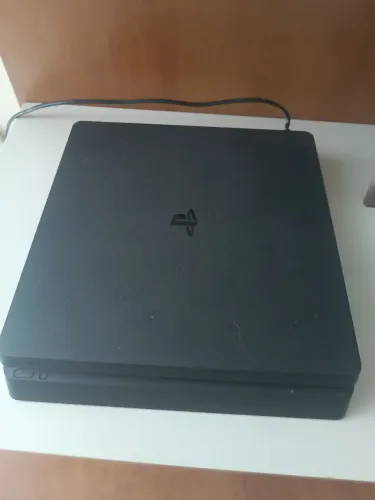 PS4 Slim 500 gb na caixa com 1 controle + Battlefield IV e V, Resident Evil 2 e COD