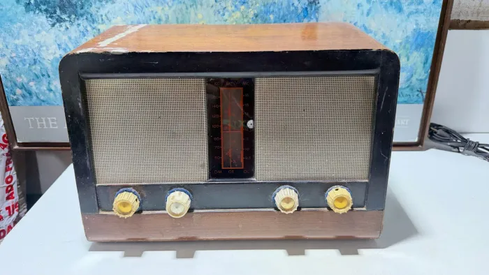 Rádio antigo invictus anos 50