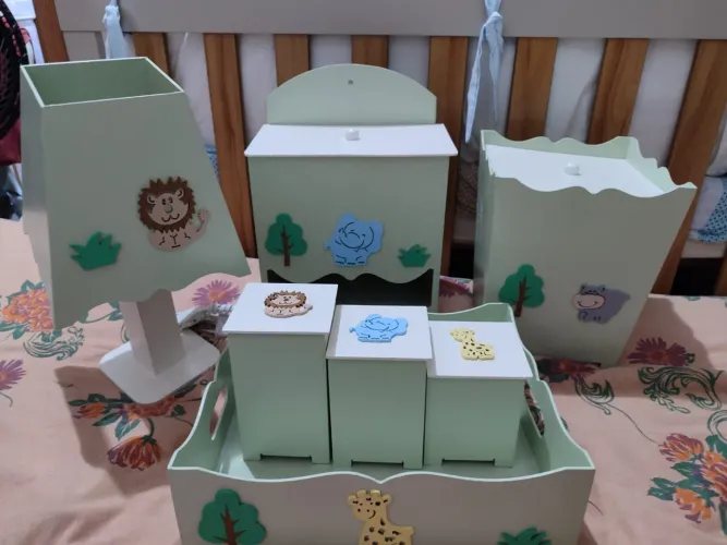 Kit Higiene para Bebê em MDF - Tema Safari - R$ 180,00