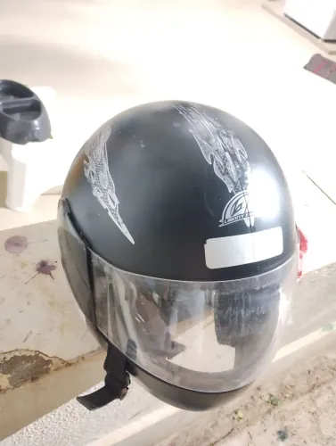 Capacete número 58