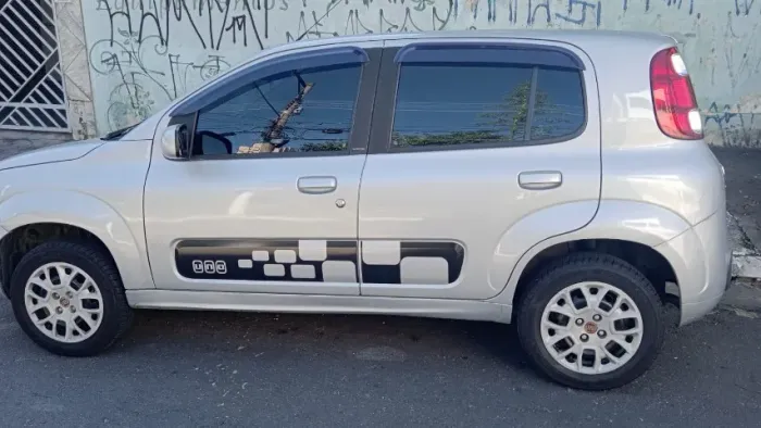 Fiat Uno Vivace Celeb. 1.0 EVO F.flex 8V 5P 2013