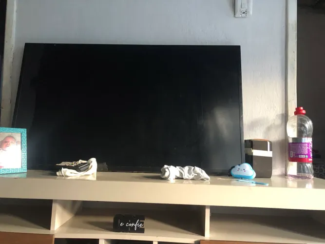 Vendo televisão, ?leia a descrição