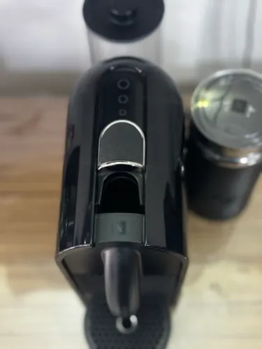 Cafeteira Nespresso CitiZ & Milk Preta com Aeroccino Integrado - Perfeito Estado