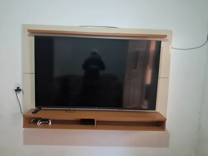 SmartTV 65" + Painel de madeira