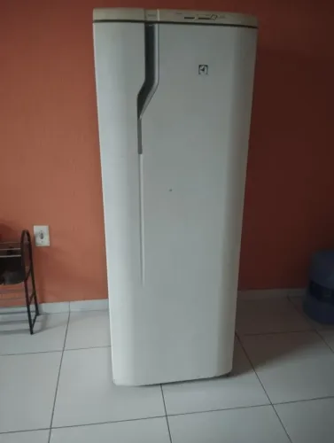 Vende - se geladeira