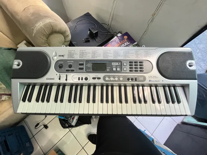 Teclado Casio LK-70S + suporte em X + case rígida