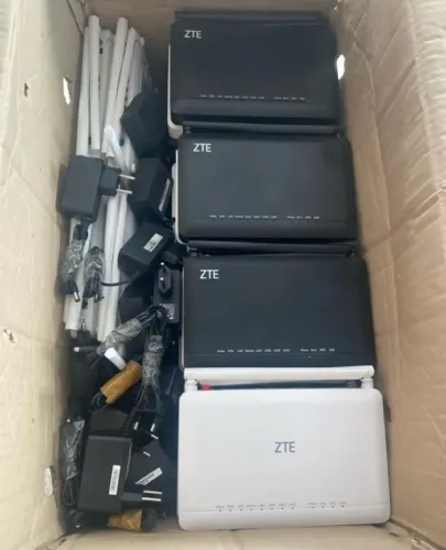 Moldem ZTE F670L V9  Lote 40 Unid, Dual Band bloqueada (Usado) acompanha carregador ?