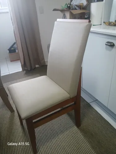 Vende se duas cadeiras maciça