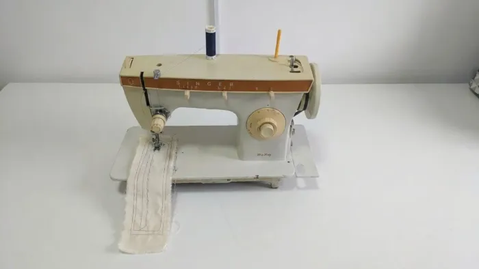 Máquina de Costura Singer