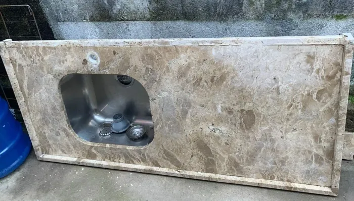 BANCADA DE PEDRA/MÁRMORE COM CUBA DE INOX