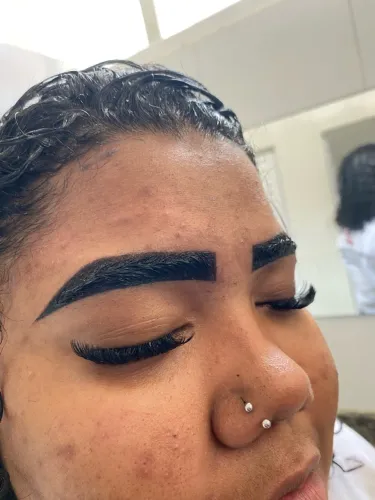 Design de henna & lash design