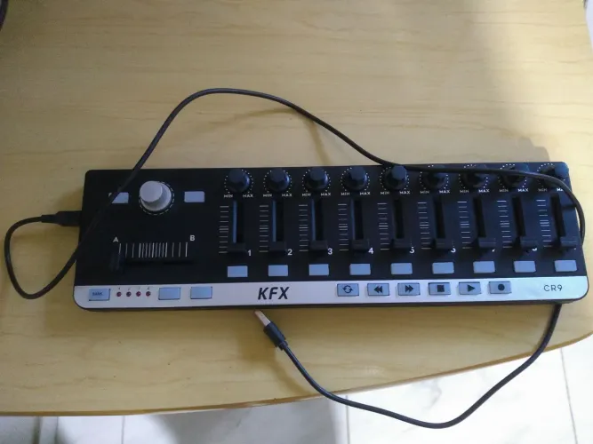 Controlador Midi USB KFX CR9