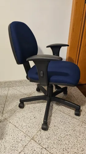 Cadeira Giratória marca Flexform Plus cor Dark Blue