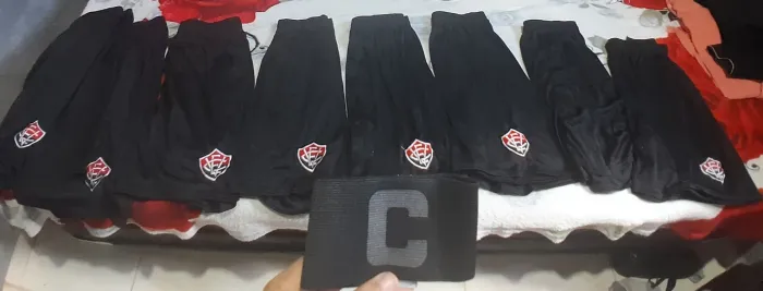 Kit 8 shorts do Vitória + Braçadeira de capitão