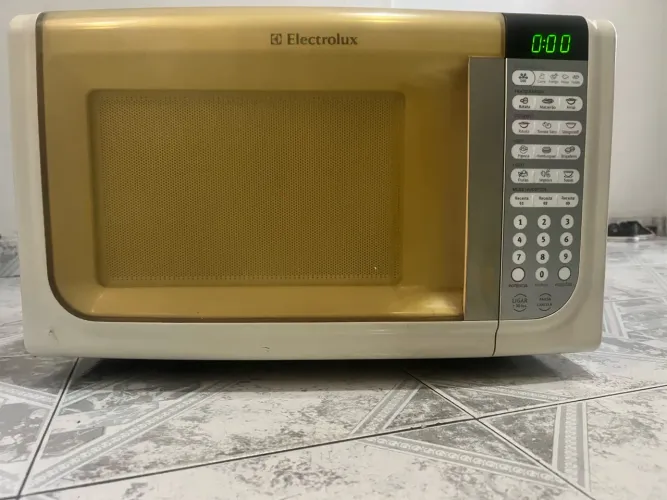 Micro-ondas Electrolux com defeito - Não aquece - Para conserto/peças