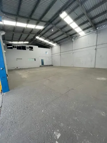 Galpão Comercial para Locação com Mezanino e Amplo Espaço no Bairro Municípios em Balneári