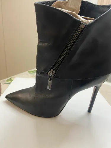 Bota Bico fino Schutz