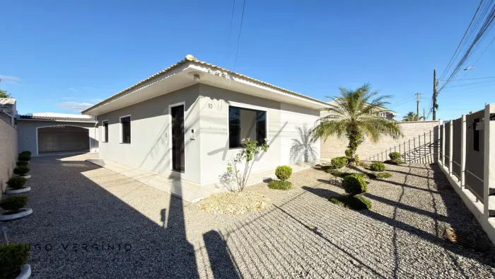 Duas Casas em Um Terreno: Versatilidade, Espaço e Localização no Centro de Palhoça