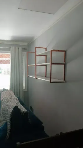 Prateleira Estilo Industrial Suspensa Rose Gold c/ MDF Branco (100cm)