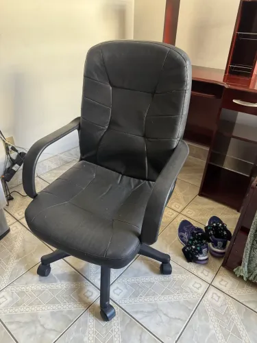 Cadeira com regulagem de altura 