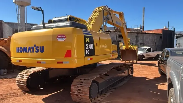 Escavadeira Komatsu 2013 PC240LC