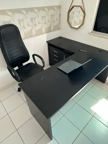 Mesa escritório mas cadeira e armário