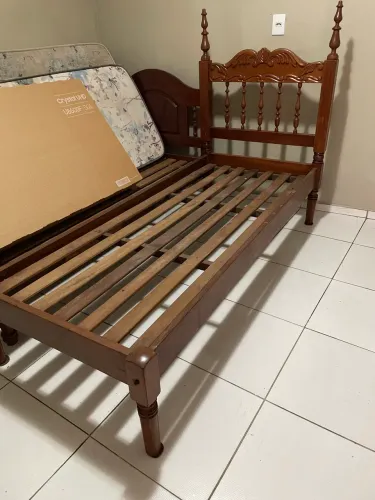 CAMA DE MADEIRA