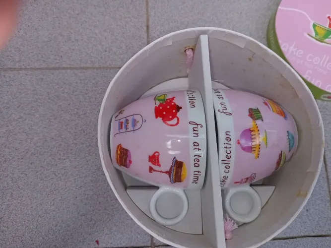 Lindas xícaras com embalagem em lata ótimo presente 