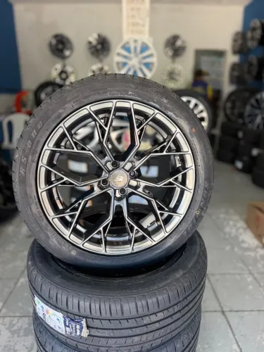 6800 rodas 18 na furação 4x100 tudo zero
