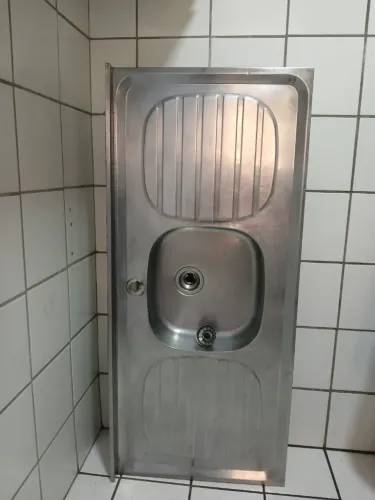 Pia inox semi nova. 1,20 ( Valor 150,00)