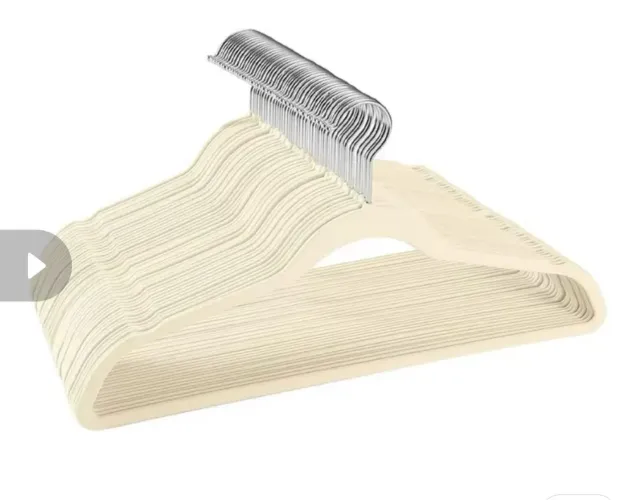Cabides em veludo
