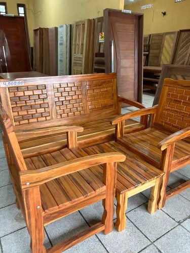 Conjunto de varanda em madeira. 