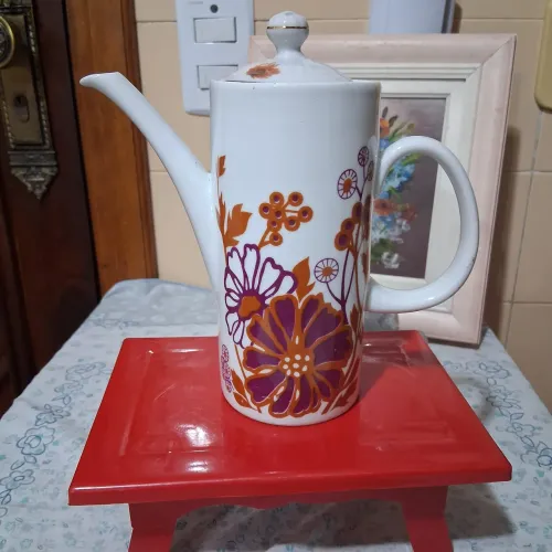 Leiteira/bule porcelana Steatita  floral 