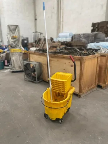 Balde Carrinho De Limpeza Com Espremedor Industrial Mop 