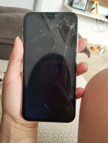 iPhone 11 - para retirada de peças 