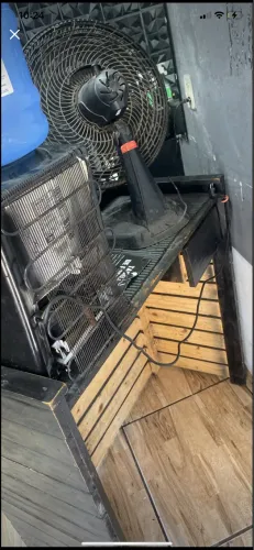 VENDO BALCÃO PRA COLOCAR EM BARBEARIA OU NOQ PRECISAR