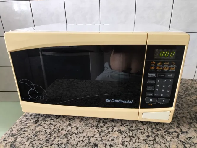 Microondas Continental 22l. 127v.