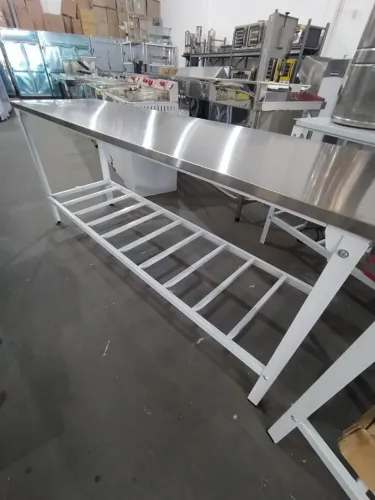 Mesa de 1,90x0,55cm tampo de inox 430