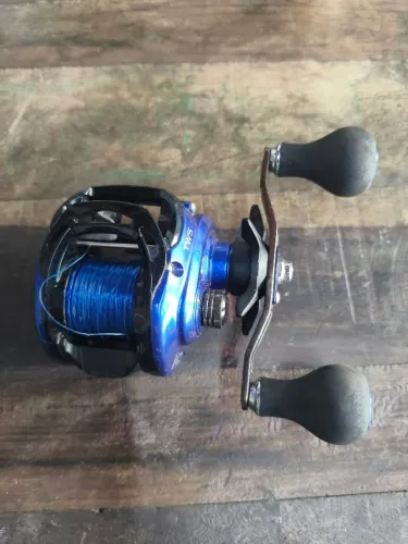 Daiwa Coastal 200 HS direita