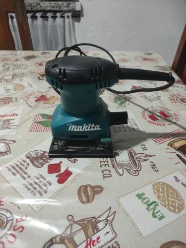 Lixadeira orbital Makita 220 w