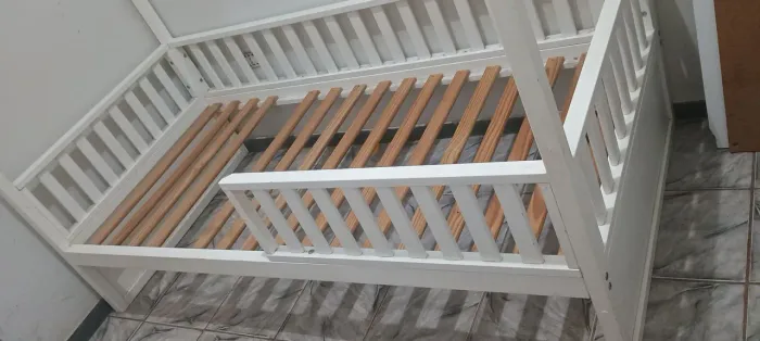 Cama solteiro especial formato de casinha