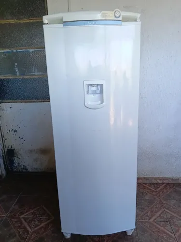 Vendo geladeira consul 380 litros funcionando perfeitamente