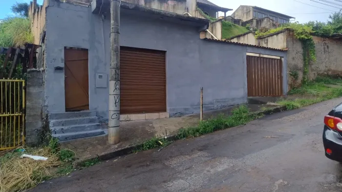 Casa com Loja independente | 2 Quartos (Suíte) | Garagem 3 Carros | Terraço | Registro