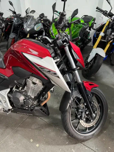 CB 300F(GONCALO MOTOS)já emplacada 2026 e transferida!