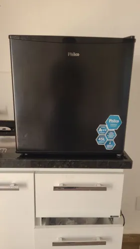 Vendo Frigobar Philco com menos de um ano de uso.