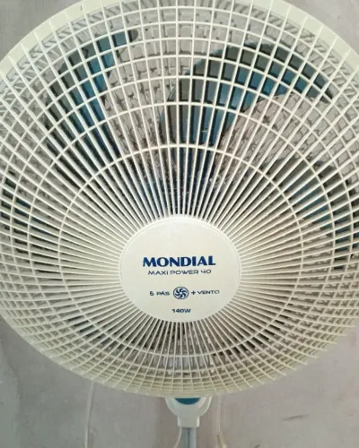 Ventilador, TV e Guarda Roupa