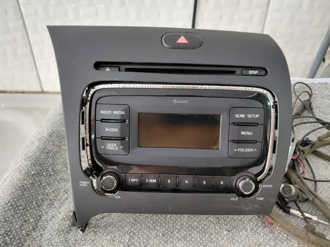 Som Original Kia Cerato (2017 a 2018) Bluetooth / CD / USB - Semi Novo