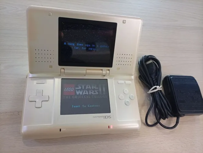 Nintendo DS Lite Champanhe + Jogo e Carregador ORIGINAIS (Item de Coleção)